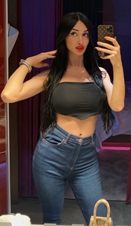 Beyoğlu Escort Bayan Küvette Sikini Yalıyor